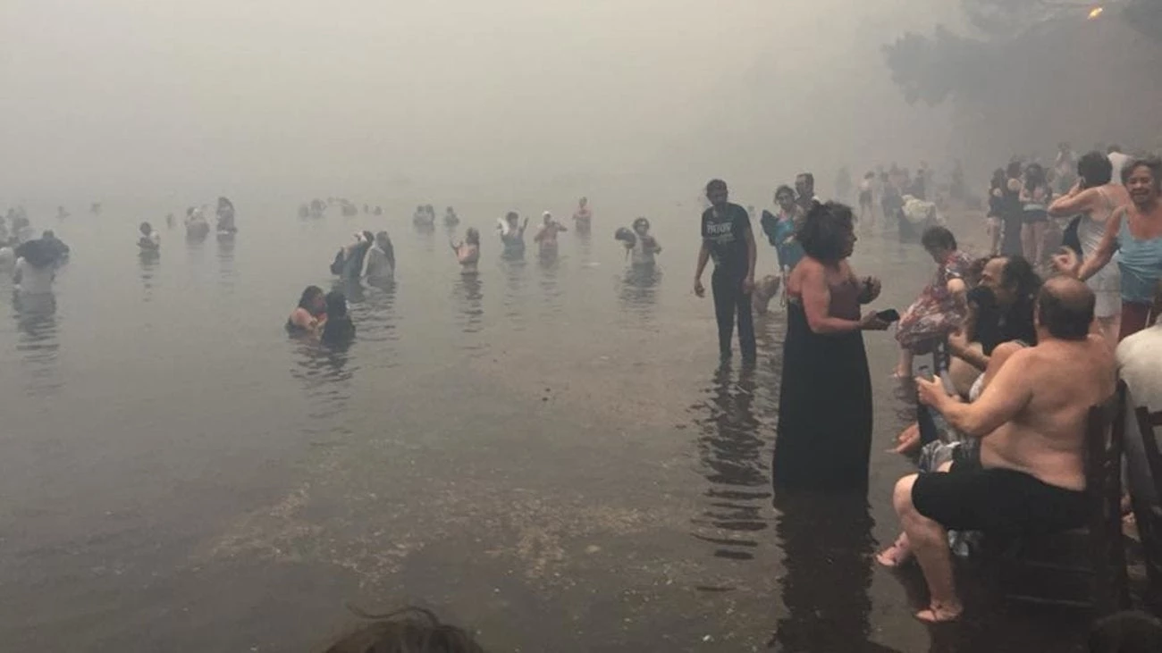 Σκηνές αποκάλυψης: Ετσι έσωσαν τους πολίτες τα “βατράχια” της Ζ’ ΜΑΚ – Έρευνα Διάσωση και με “Helo Casting” – Ανατριχίλα: “Άκουγα τις φωνές των ανθρώπων να καίγονται”